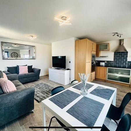 2 Bed Modern Apartment Swansea Exterior photo