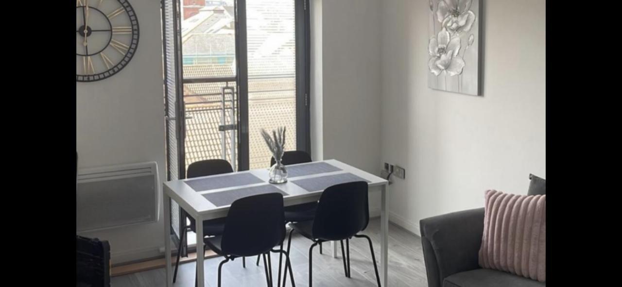 2 Bed Modern Apartment Swansea Exterior photo