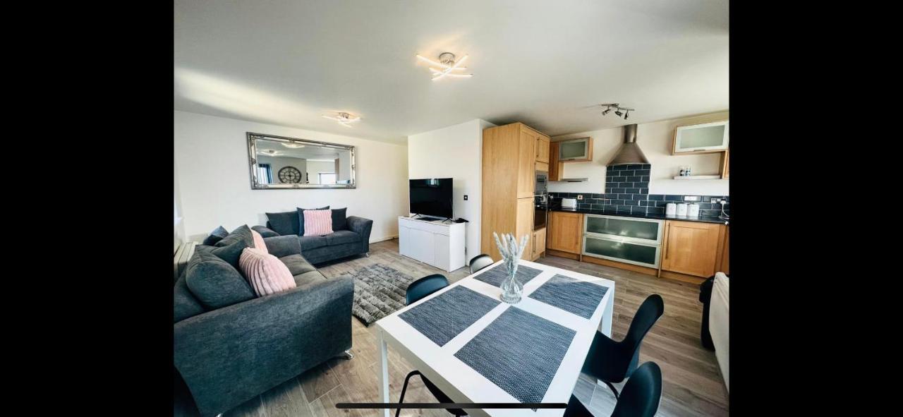 2 Bed Modern Apartment Swansea Exterior photo